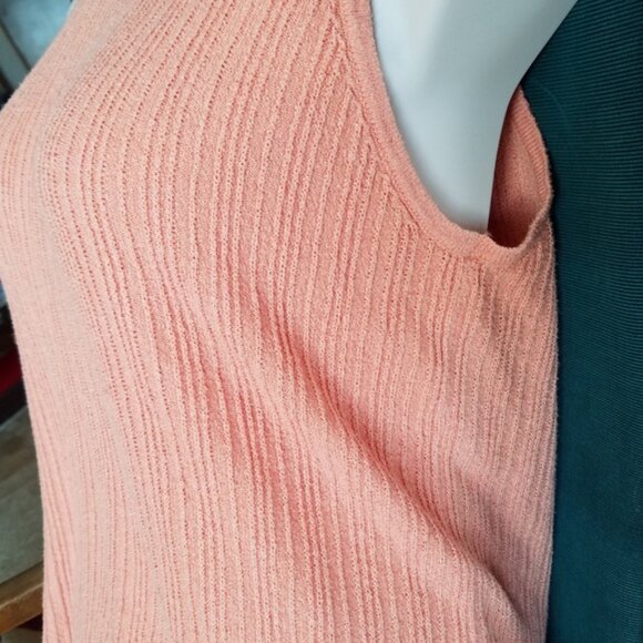 2 tops! Knit tank top and casual tee both Size 2X in great condition - Picture 5 of 12